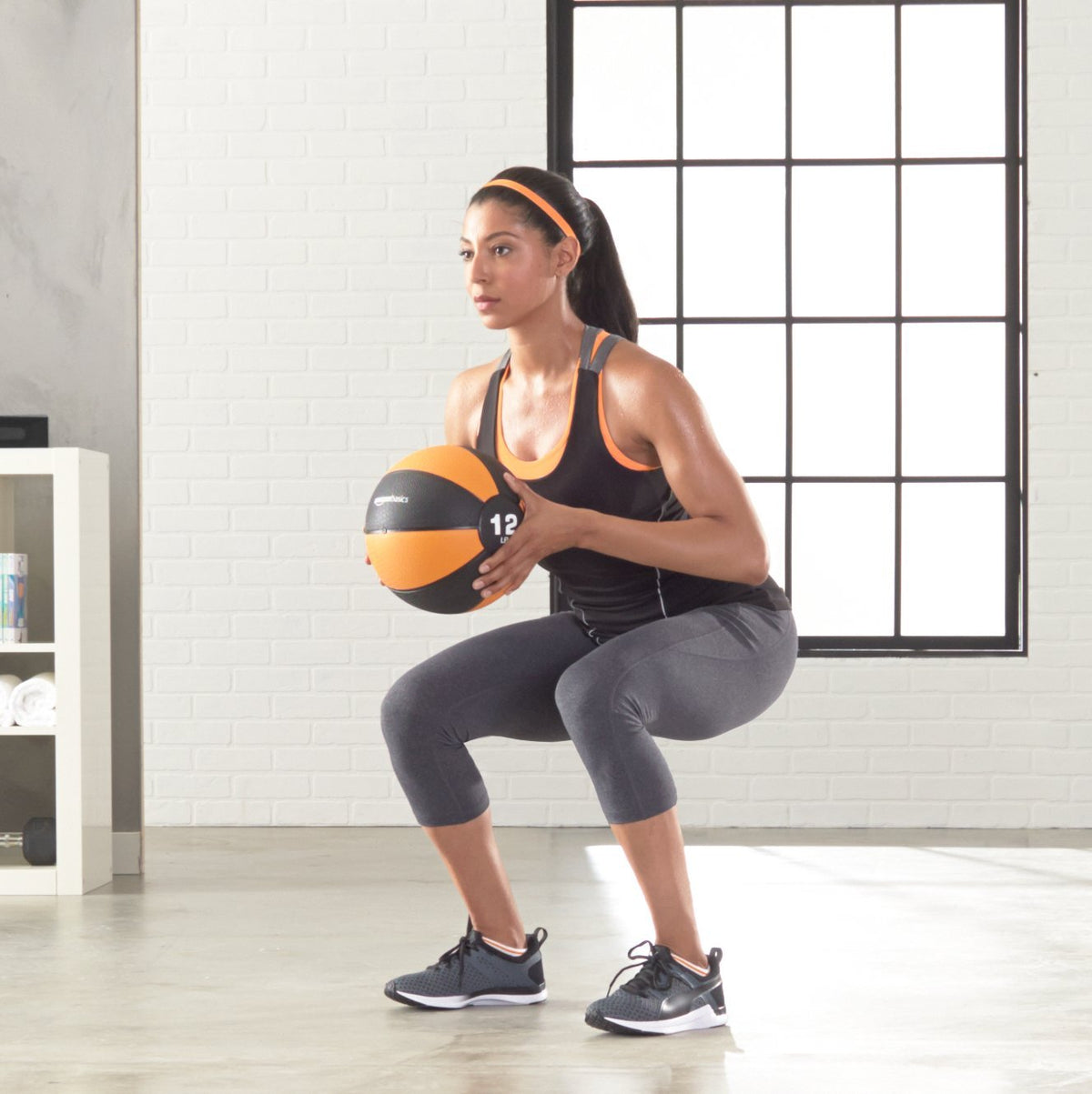 Amazon Basics Weighted Medicine Ball for Core Strength, Strength Training, Full-Body Workouts and