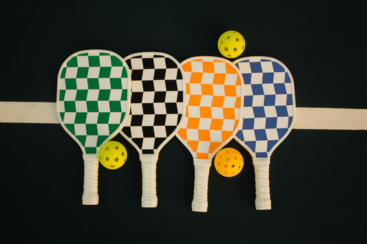 Pickleball Paddle Spotlight: Weight and Grip for Beginners