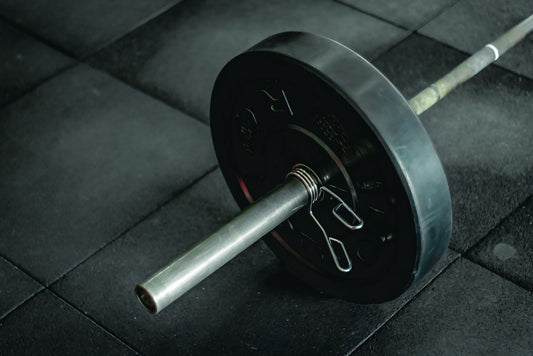 EZ Curl Bar Buying Guide: Grip Angles and Plate Capacity