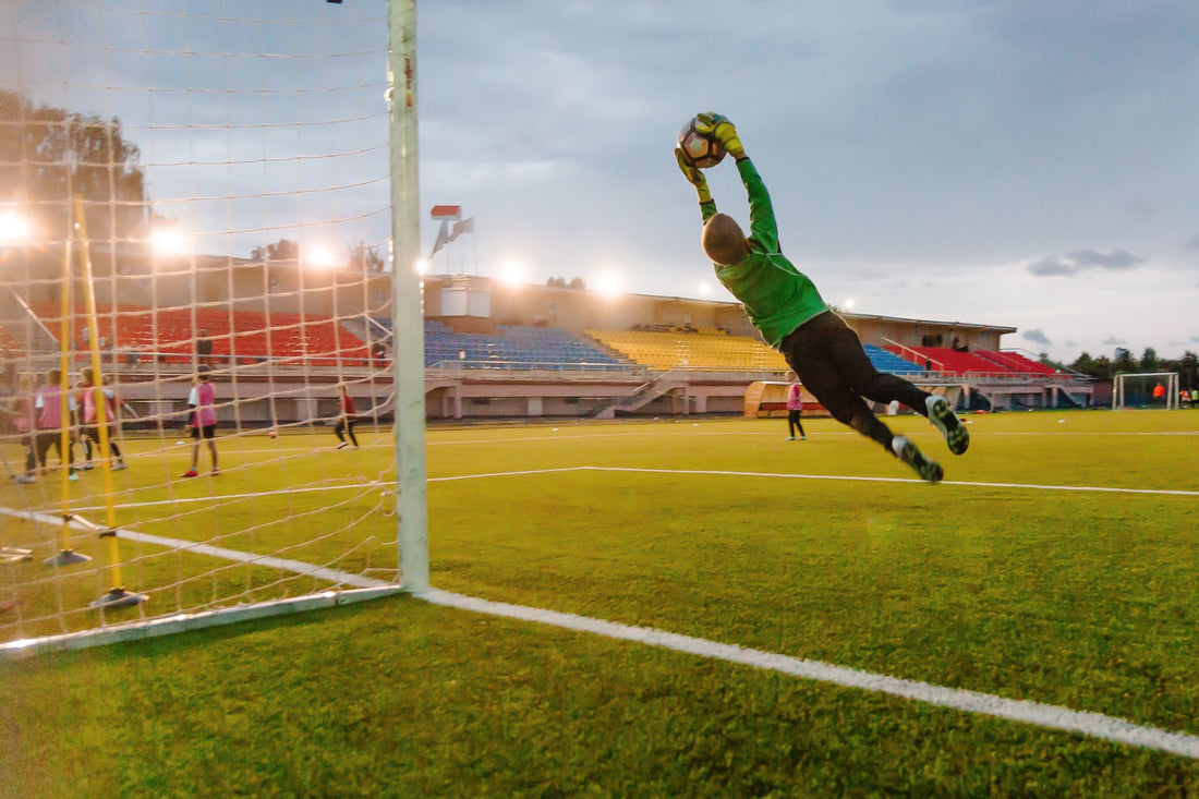 Goalkeeper Gloves Spotlight: Finger Protection and Grip Compared