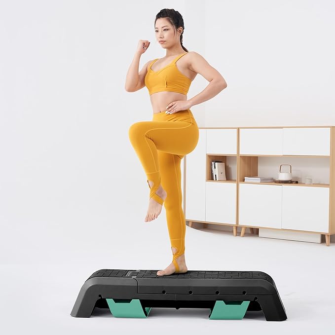 leikefitness Exercise Step Platform, Multifunctional Aerobic Deck with Cord and Adjustable Dumbbell